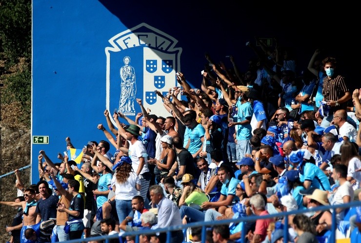 MB Media/Getty Images - Torcedores do Vizela. 