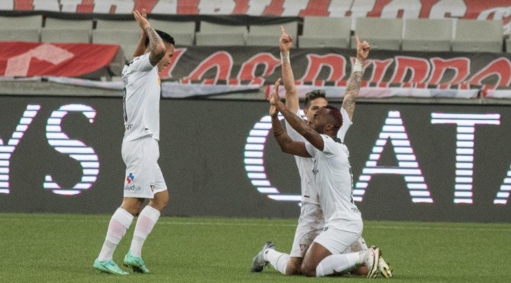 Foto: Robson Mafra/AGIF - Amarilla marcou diante do Athletico-PR pela Sul-Americana em 2021.