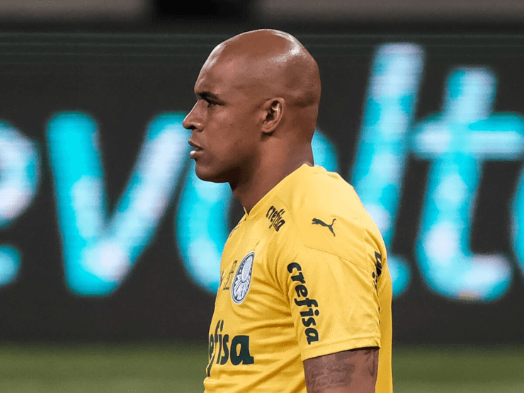 Jailson com a camisa do Palmeiras (Foto: Marcello Zambrana/AGIF)