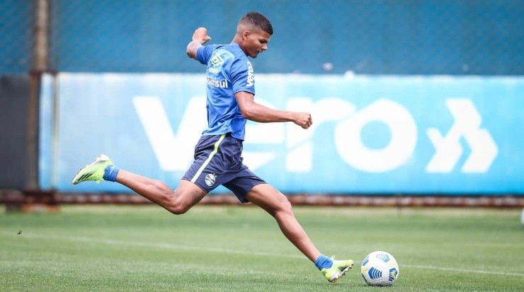 Foto: Lucas Uebel/Grêmio - Sarará ganhou oportunidades com Mancini em 2021.