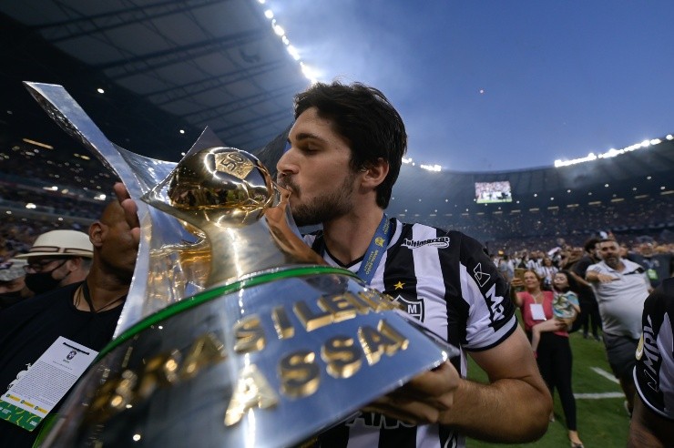 Pedro Vilela/Getty Images - Igor Rabelo com a taça de campeão brasileiro
