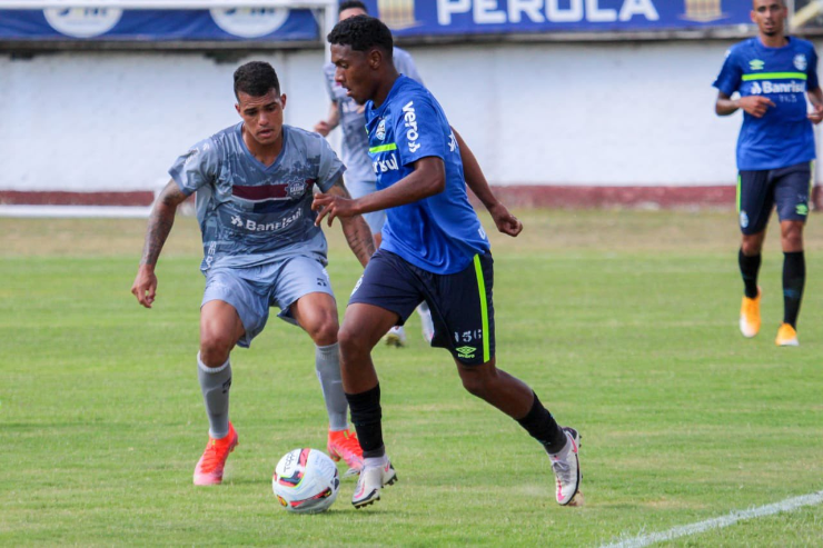 Vitor Soccol / SER Caxias - Grêmio em jogo-treino antes do início da Copinha. (Imagem no Twitter do Grêmio FBPA) Vitor Soccol / SER Caxias - Grêmio em jogo-treino antes do início da Copinha. (Imagem no Twitter do Grêmio FBPA)