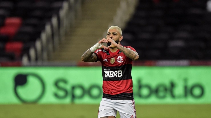 Foto: Thiago Ribeiro/AGIF - O dirigente descartou a saída do centroavante do Mengão