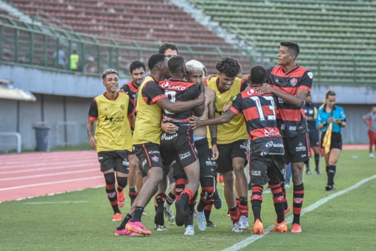 Foto: Twitter oficial do Vitória - Meninos do time sub-20 do Leão