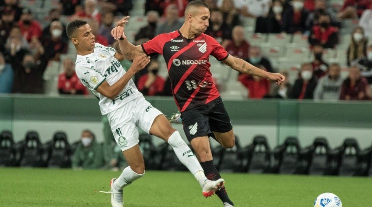 Foto: Robson Mafra/AGIF - Nicolas: novo reforço do Grêmio estava no Athletico-PR