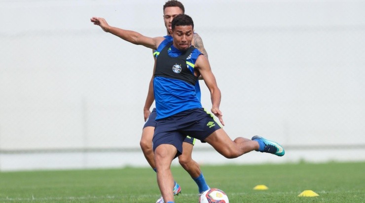 Foto: Rodrigo Fatturi/Grêmio/Divulgação - O meia deve permanecer no Tricolor para o Gauchão