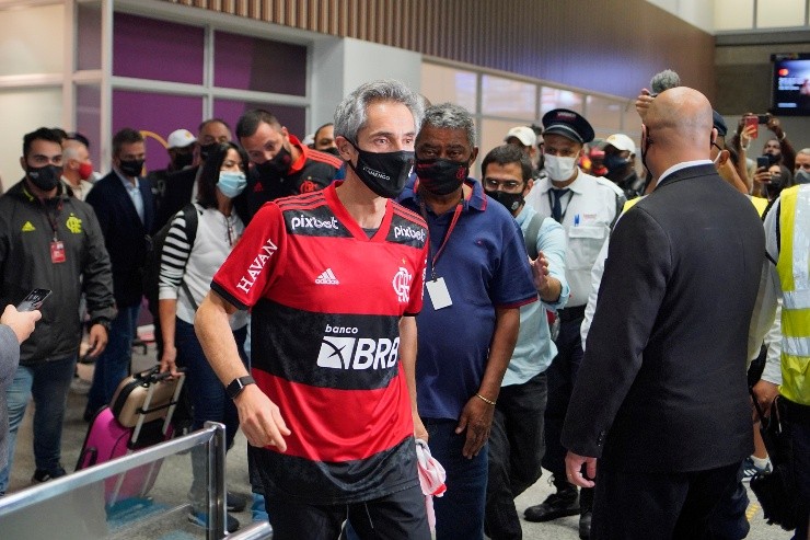 Wagner Meier/Getty Images - Paulo Sousa em sua chegada ao Rio, para comandar o Flamengo