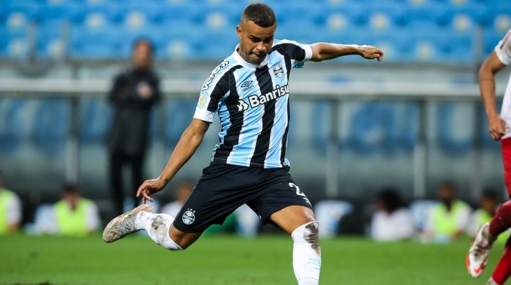 Foto: Pedro H. Tesch/AGIF - Alisson: meia irá atuar no São Paulo em 2022 Foto: Pedro H. Tesch/AGIF - Alisson: meia irá atuar no São Paulo em 2022