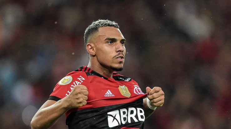 Matheuzinho foi o único jogador do elenco do Flamengo que testou positivo para Covid-19 após o retorno das fériasThiago Ribeiro/AGIF