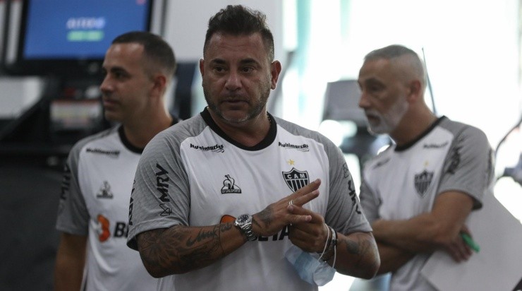 Foto: Pedro Souza / Atlético / Divulgação - O argentino tem a missão de substituir Cuca, que conquistou o triplete em 2021 Foto: Pedro Souza / Atlético / Divulgação - O argentino tem a missão de substituir Cuca, que conquistou o triplete em 2021