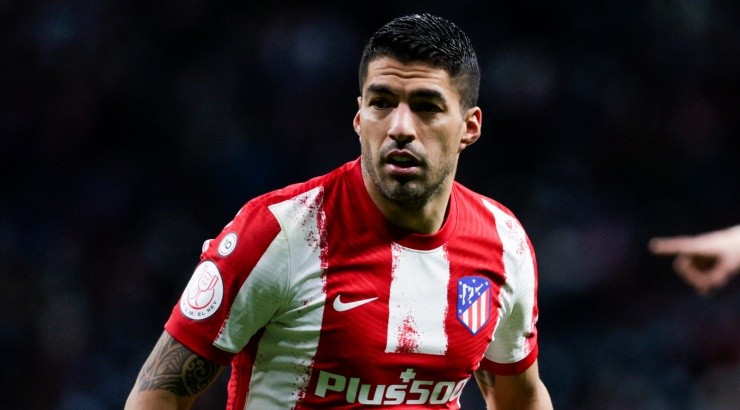 (Photo by David S. Bustamante/Soccrates/Getty Images) - Suárez perdeu espaço com Simeone e deve acertar com o Aston Villa.