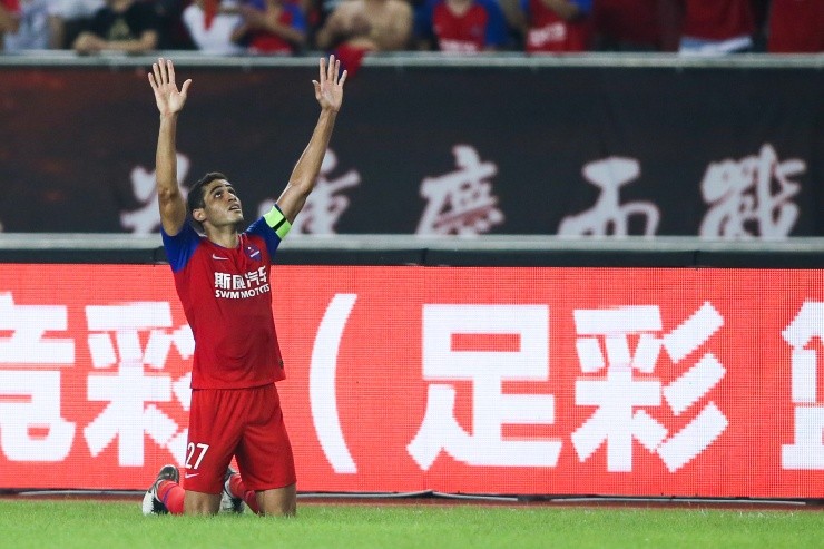 Visual China Group via Getty Images/Visual China Group via Getty Images - Alan Kardec festejando gol na China
