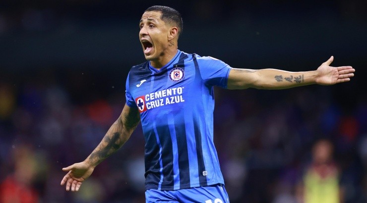 (Photo by Hector Vivas/Getty Images) - Yotún estava atuando no futebol mexicano.