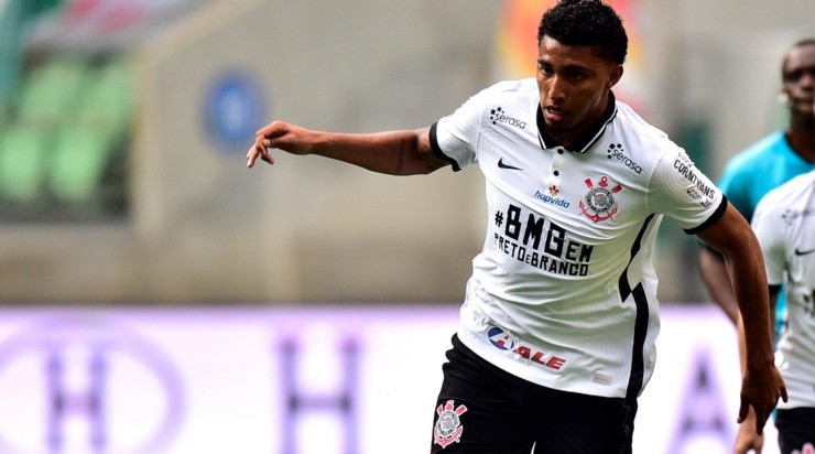 (Photo by MB Media/Getty Images) - Meio-campista tem seus direitos ligados ao Corinthians.