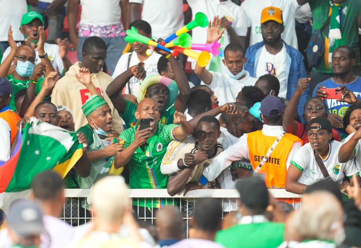 Ulrik Pedersen/NurPhoto via Getty Images - Torcida de Camarões dentro do estádio