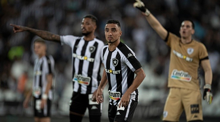 Foto: Jorge Rodrigues/AGIF - O defensor ficará afastado por um longo período