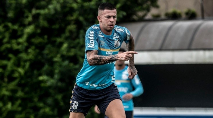 Foto: Ivan Storti/Santos FC/Divulgação - Jobson: volante quer recuperar espaço no Peixe