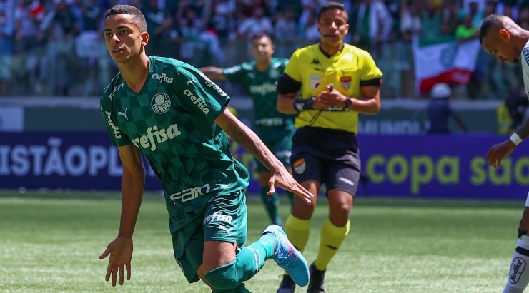 Foto: Marcello Zambrana/AGIF - Giovani brilhou na Copinha.