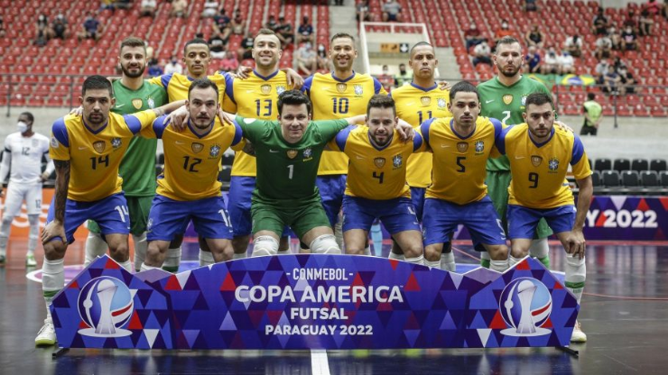 Foto: Divulgação / Conmebol - Seleção Brasileira soma duas vitórias em duas partidas e busca a classificação antecipada para o mata-mata da Copa América de Futsal 2022 