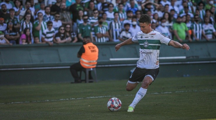 Foto: Divulgação/Coritiba - Natanael: ficará afastado dos gramados por um longo período