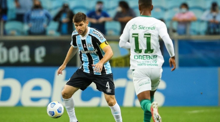 Foto: Pedro H. Tesch/AGIF - O zagueiro atuou no sacríficio em 2021