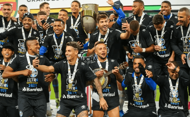 Grêmio foi o campeão gaúcho de 2021 (Foto: Pedro H. Tesch/AGIF)