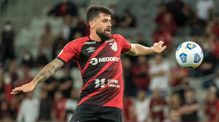 Fernando Canesin deve ser o novo reforço do Cruzeiro. Foto:Robson Mafra/AGIF