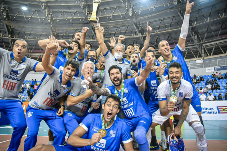 Sávio James/CBV - Minas festeja o inédito título