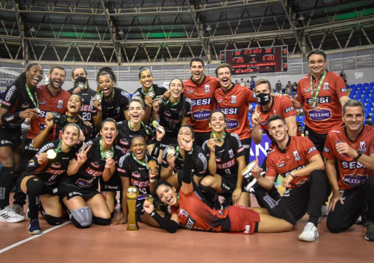 Sávio Pereira/Inovafoto/CBV - Sesi/ Bauru festejando o título nacional