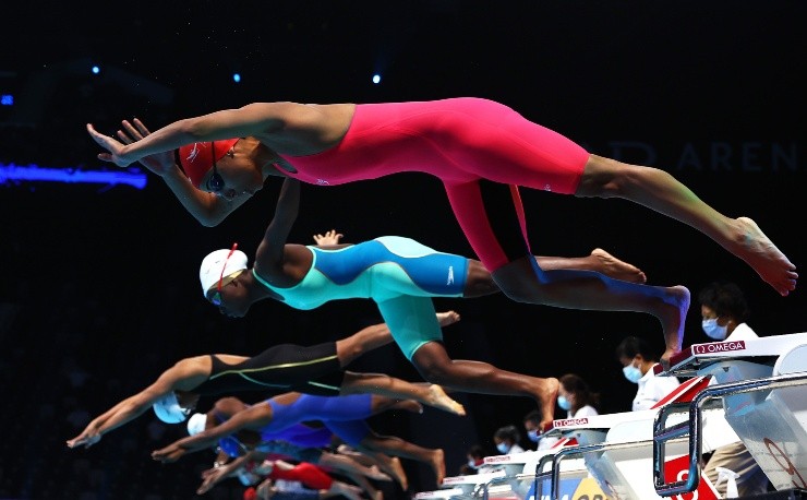 Francois Nel/Getty Images - Nadadoras em atividade