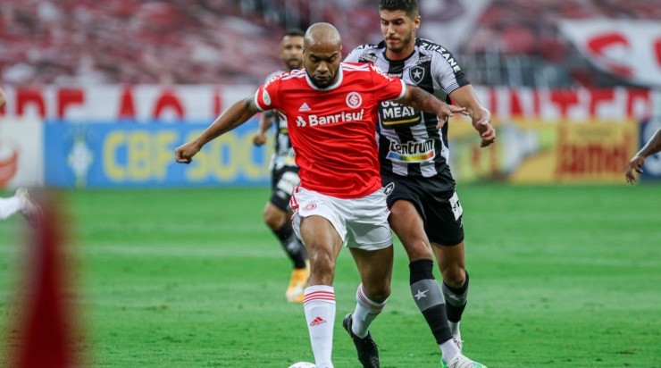 Foto: Fernando Alves/AGIF - O zagueiro não atua desde janeiro do ano passado