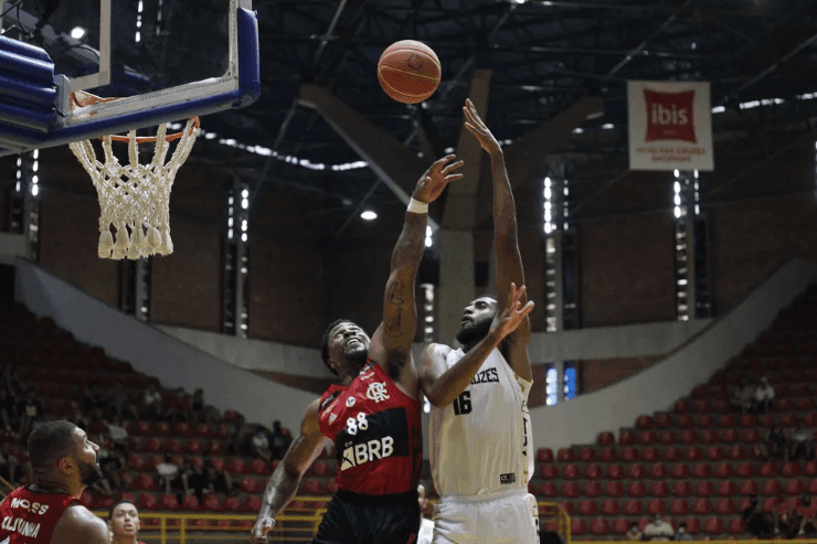 Foto: Suelenn Ladessa/Mogi Basquete - Flamengo atropelou o Mogi no NBB neste sábado