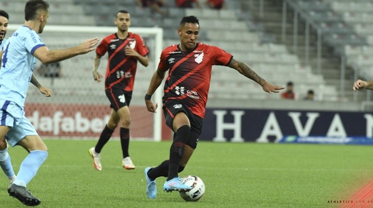 Foto: Gustavo Oliveira/athletico.com.br/Divulgação - Reinaldo: elogiado pelo treinador após boa atuação