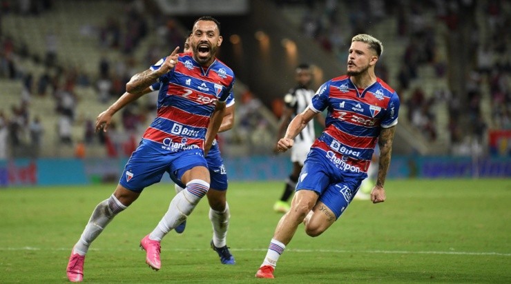 Foto: Kely Pereira/AGIF - Moisés: elogiado pelo treinador após o clássico Foto: Kely Pereira/AGIF - Moisés: elogiado pelo treinador após o clássico