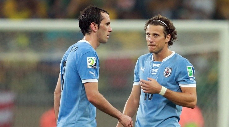 (Photo by Scott Heavey/Getty Images) - Godín e Forlán jogaram juntos pelo Uruguai.