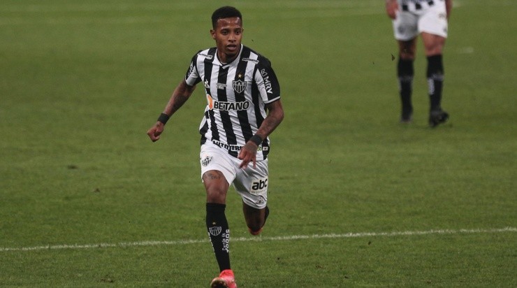 Foto: Ettore Chiereguini/AGIF - O volante ganhou ainda mais concorrência no Galo