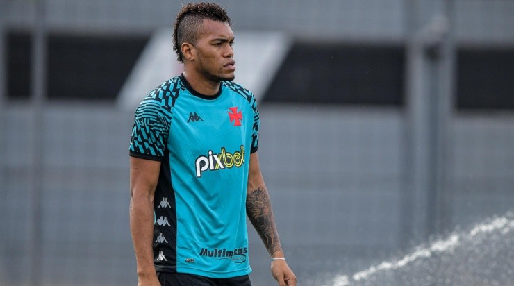 Foto: Thiago Ribeiro/AGIF - O zagueiro tem contrato curto com o Gigante da Colina