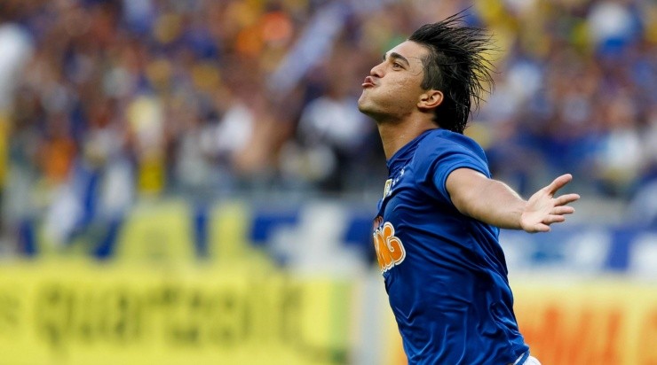 (Photo by Washington Alves/Getty Images) - Boliviano fez história na Raposa.