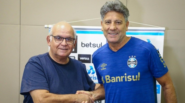 Foto: Lucas Uebel/Grêmio/Divulgação - Renato e presidente Romildo Bolzan Jr.: treinador afirmou que muitos pedidos não eram atendidos 
