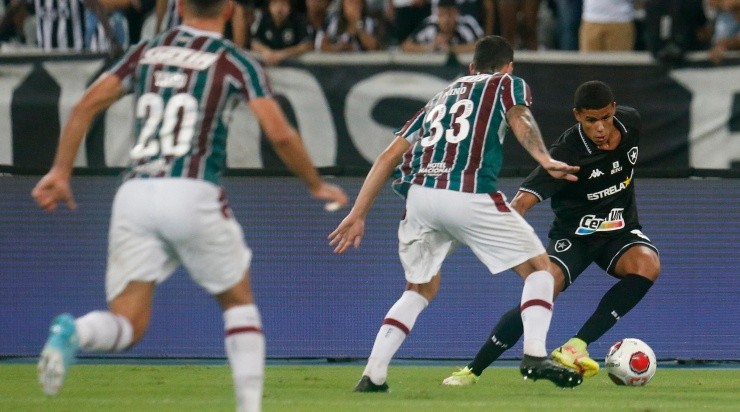 Foto: Vitor Silva/Botafogo/Divulgação - O atacante ainda será submetido a novos exames