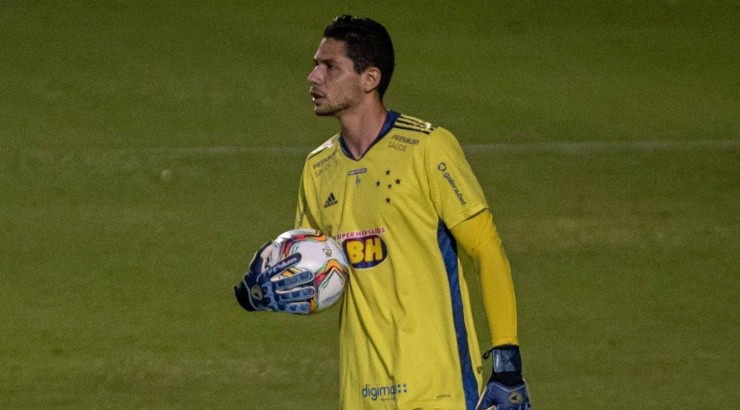 Foto: Rebeca Reis/AGIF - Lucas França está fora da Raposa.