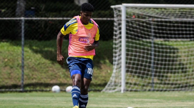 Foto: Gustavo Aleixo/Cruzeiro/Divulgação - Geovane: jovem vem ganhando espaço com Pezzolano