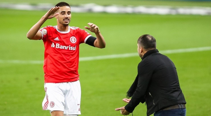 Foto: Pedro H. Tesch/AGIF - Galhardo sempre foi bem visto por Coudet.