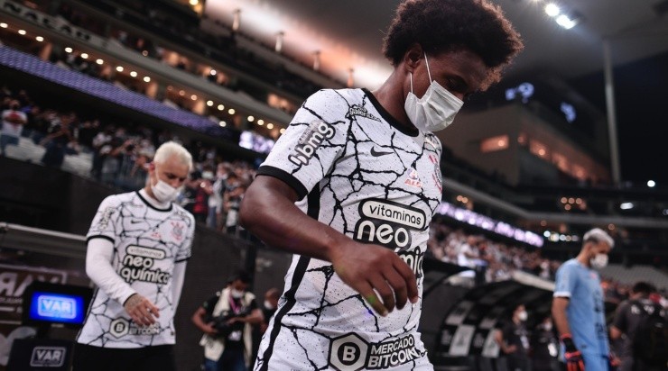 Foto: Ettore Chiereguini/AGIF - Guedes e Willian: torcida pode ter a chance de ver quinteto como titular pela 1ª vez