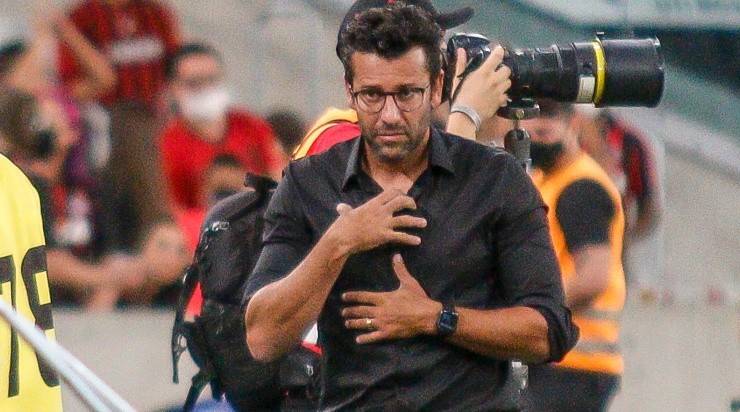 Foto: Gabriel Machado/AGIF - Valentim: técnico explicou situações dos novos reforços do Furacão