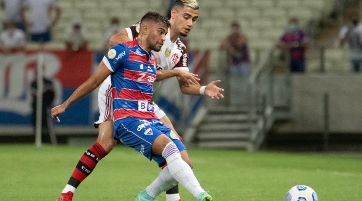Foto: Kely Pereira/AGIF - Ronald: titular do Leão em 2022 está na mira do Santos