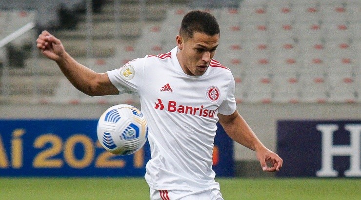 Foto: Gabriel Machado/AGIF - Caio Vidal não vai deixar o Inter.