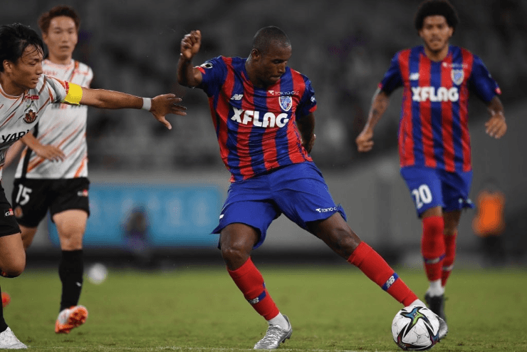 Adaílton está no Japão desde 2015 (Foto: FC Tokyo)
