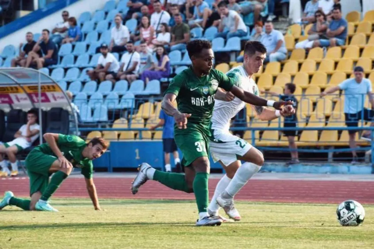Vicente é um dos destaques do futebol ucraniano (Foto: Divulgação / VPK-Agro)