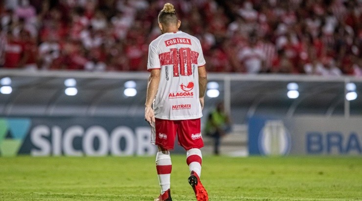 Celio Junior/AGIF - Diego Torres busca recuperar bom futebol da temporada passada 